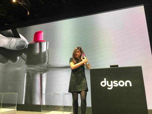 Dyson Airwrap 率先開箱試玩！150°C 氣流幫你美髮造型