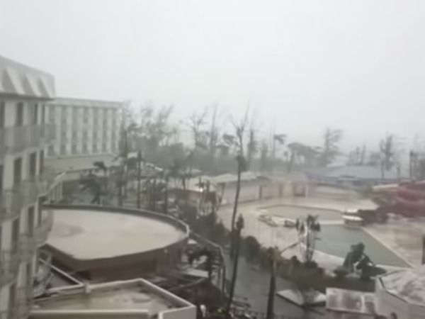 超級颱風玉兔襲關島影片曝光！市內一片混亂