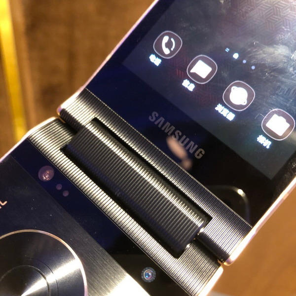 Samsung W2019 正式發布！最貴摺機．首款側面指紋【土豪專屬】