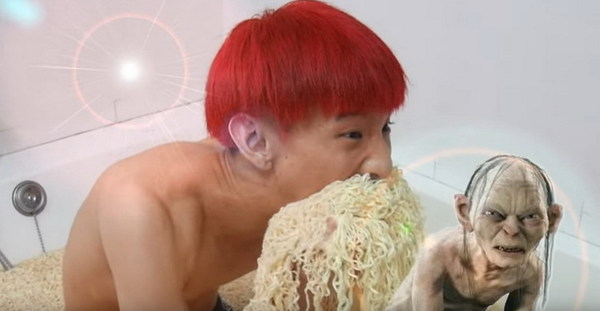 台灣 YouTuber 浴缸浸泡麵！網民鬧爆：不要玩食物