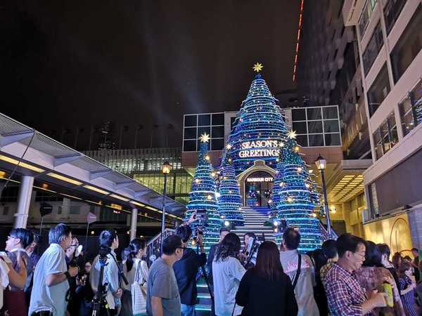 海港城 2018 Christmas Treasures 亮燈！60 呎高 LED 聖誕樹＋愛心鎖