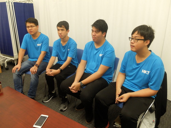 學生拍 VR 片助長者遊覽香港    「長幼樂 VR」計劃（一）