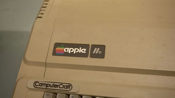【ThinkPad 狂迷】古董科技收藏家 Apple ][e 改變一生