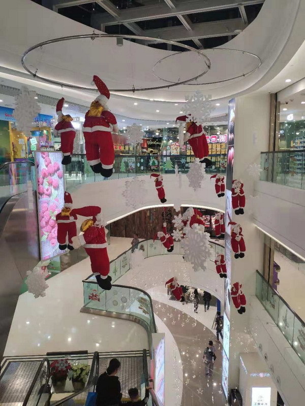 巴打嚴選香港商場「最佳」聖誕裝飾！網民：聖誕老人集體自殺？