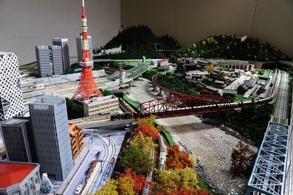 模型鐵路迷愈玩愈大！租工廈砌大型場景變「民間鐵道博物館」