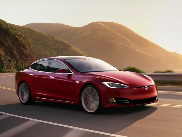 Tesla Model S・Model X 變相 8 折出售？加送首年免費保險