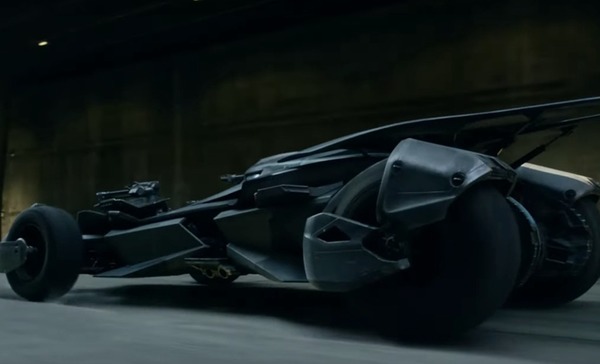 美國超市沃爾瑪賣名車廣告？大黃蜂捉鬼敢死隊回到未來經典車盡出