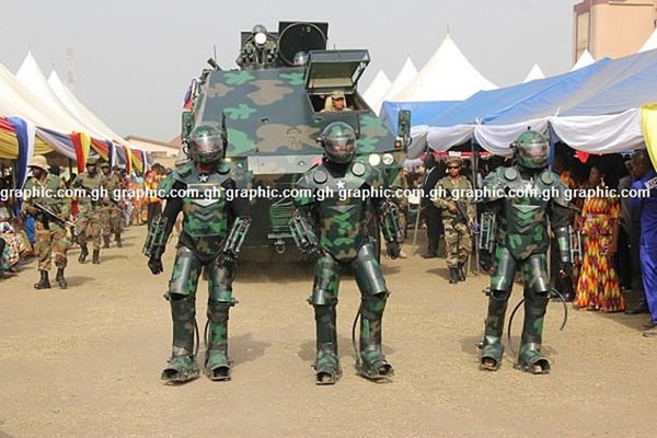 非洲加納展示軍事機械外骨骼！網民：好像國產零零漆 Boss