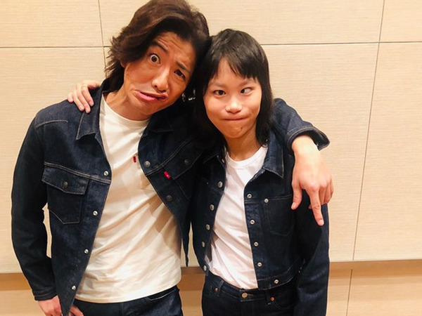 竇靖童複製王菲造型現身上海 完美遺傳媽媽氣質外貌引熱議 網友:以為王菲嚟咗!