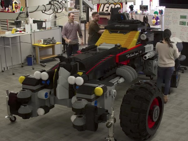 型爆 LEGO 版 1：1 Chevrolet 農夫車  為樂高新電影宣傳