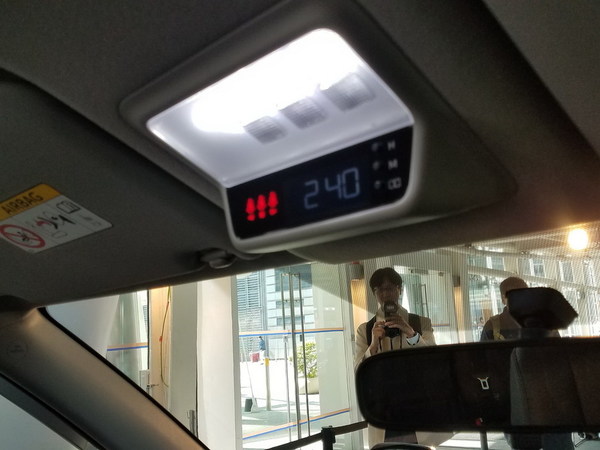 Toyota 豐田混能的士 Comfort Taxi 率先直撃！電趟門上落方便兼有 USB 充電【多圖】