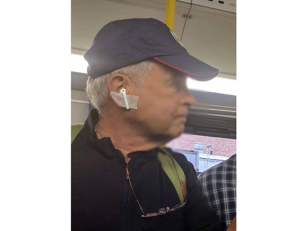 Apple AirPods 佩戴密技！善用白色醫生膠布黏著耳朵防丟失 網民：另一隻不見了才能有此覺悟