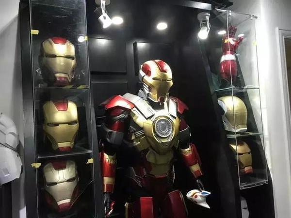 「我爸是 Iron Man」被同學指「講大話」！型爸親手製戰衣現身學校