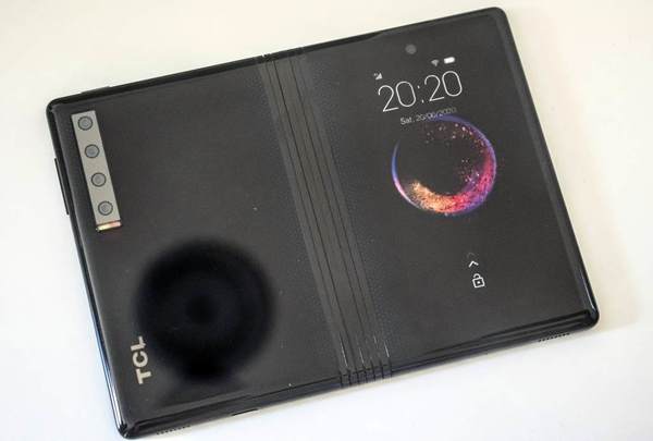 【MWC 2019】TCL 摺屏手機似 Galaxy Fold?! 平價摺機明年登場