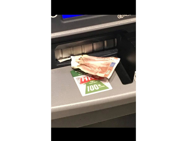 自動提款機「食錢」卡住 $500 現鈔 網民：ATM 有銀行電話號碼可以換返一張
