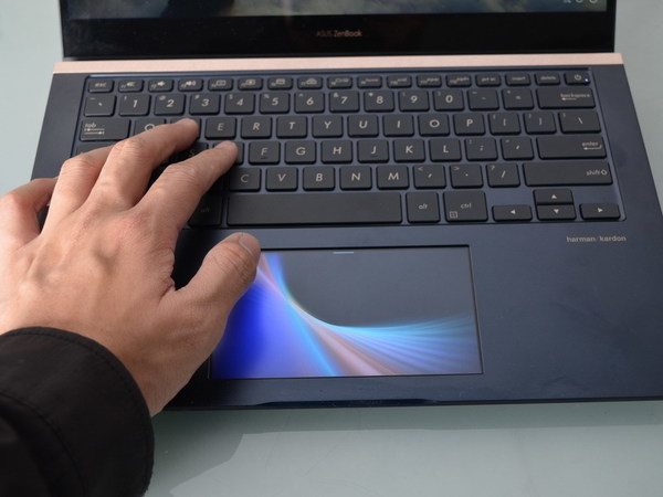 比 MacBook Pro 更實用？    ASUS ZenBook Pro 14 UX480 副屏加持