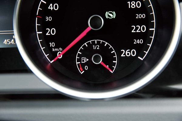 【e＋車路事】儀錶可看油箱蓋方向 自駕入油免尷尬