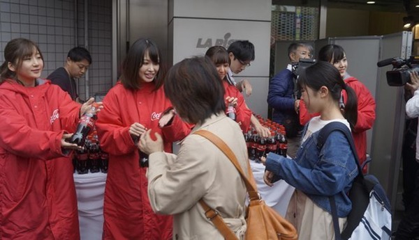 日本可口可樂超快手！「令和」新年號發表僅 1 小時即派 2000 支「令和可樂」
