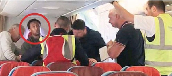 飛機乘客「正義 L」上身？誤當強姦犯是難民阻遣返