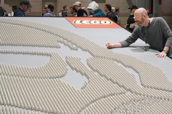 3 萬 LEGO 白兵合組超巨型白兵頭像！極壯觀兼破世界紀錄