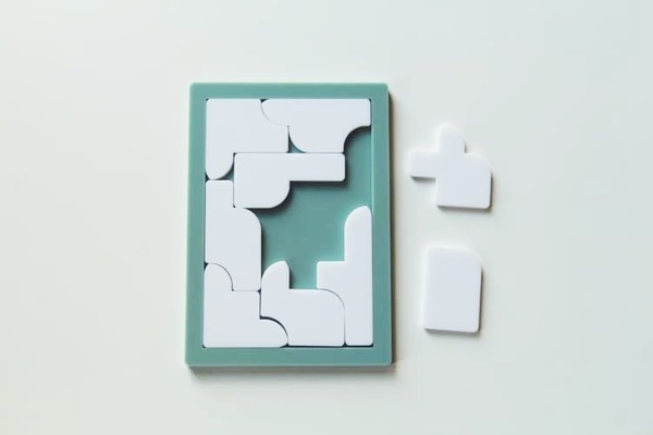 Jigsaw 29 單色透明砌圖超高難度？全盒 29 塊竟有 5 塊直角拼圖