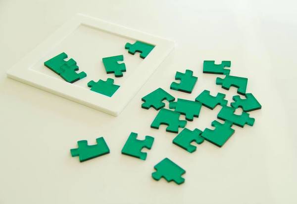 Jigsaw 29 單色透明砌圖超高難度？全盒 29 塊竟有 5 塊直角拼圖