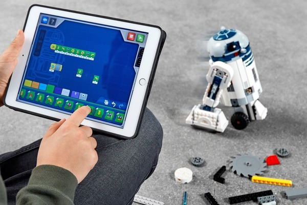 Lego X Star Wars 智能玩具！砌 R2-D2 執行任務