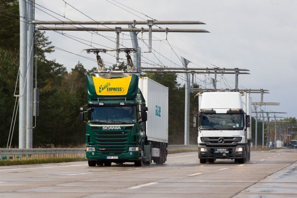 德國開放首條 eHighway 充電高速公路  讓貨車邊走邊充電