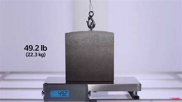 OnePlus 7 Pro 升降鏡頭舉重都得！輕鬆吊起 50 磅物件【有片】