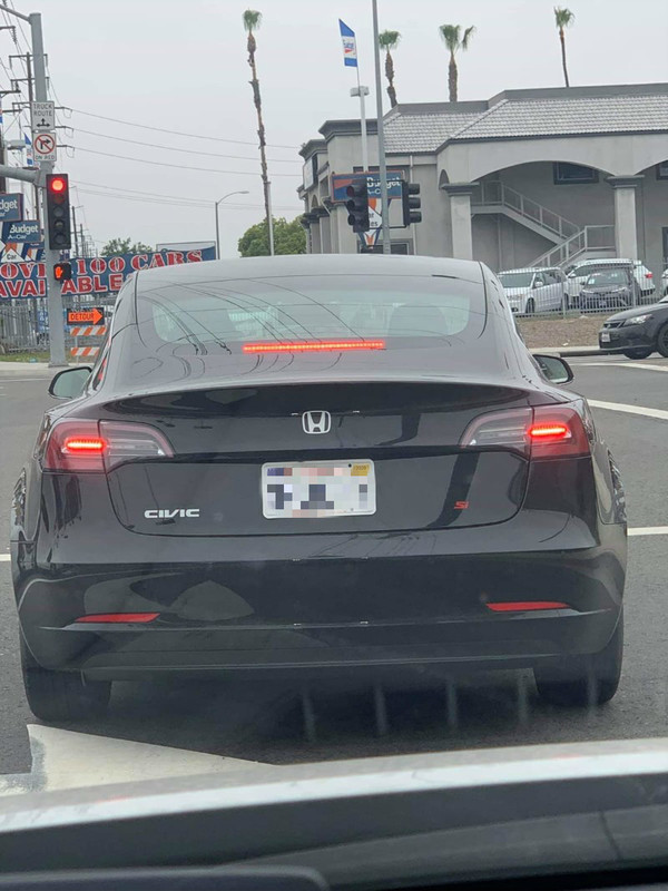 Tesla 車主惡搞自己 Model 3？驚變 Honda Civic 搭 VTEC 引擎