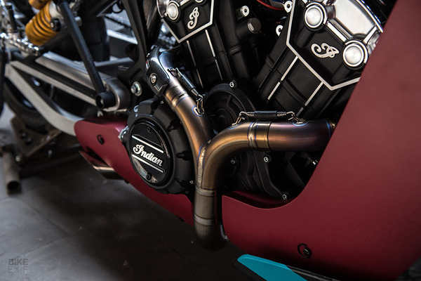 Indian Scout Bobber 化身蒙面超人戰車鬥 Drag Race