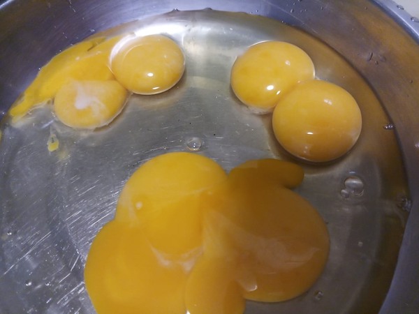 買 4 隻蛋 4 隻都係雙黃蛋？網民憂食激素蛋