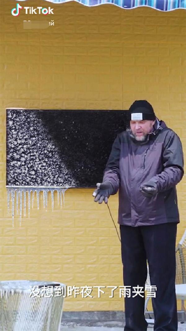 俄國大叔北極拍抖音 大讚中國電視被冰封下仍能運作