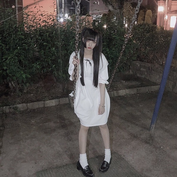 玩盪鞦韆變拍靈異相片 網民大笑:記憶卡送到寺院火化較好