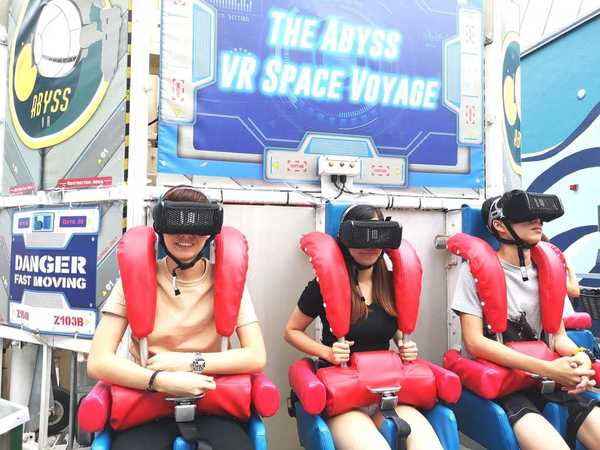 海洋公園 VR 跳樓機率先直擊！展開太空探索之旅
