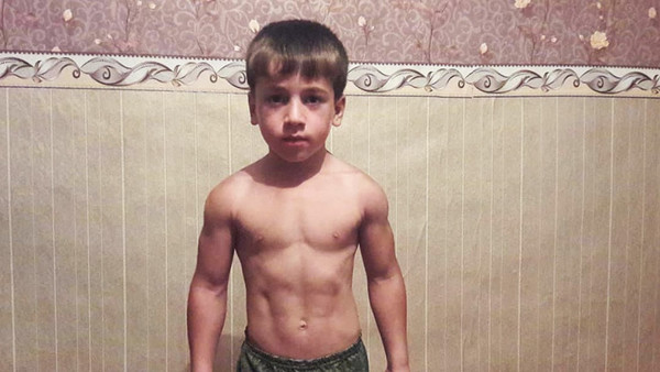 6 歲車臣共和國男童做 4618 次掌上壓  破兩項世界紀錄