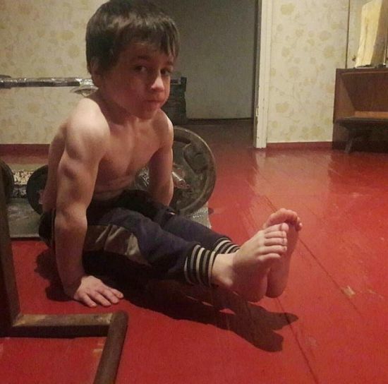 6 歲車臣共和國男童做 4618 次掌上壓  破兩項世界紀錄