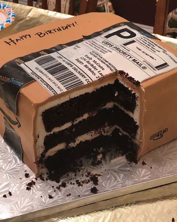 超逼真 Amazon 包裹原來是生日蛋糕