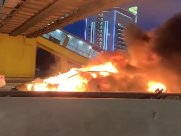 Tesla Model 3 俄羅斯自動輔助駕駛失靈 狂撼拖車爆炸着火