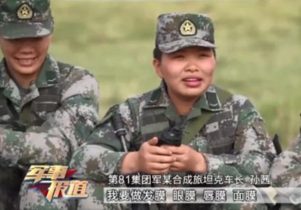 中國坦克女兵入伍前後判若兩人  豪言在坦克上最美【多圖】