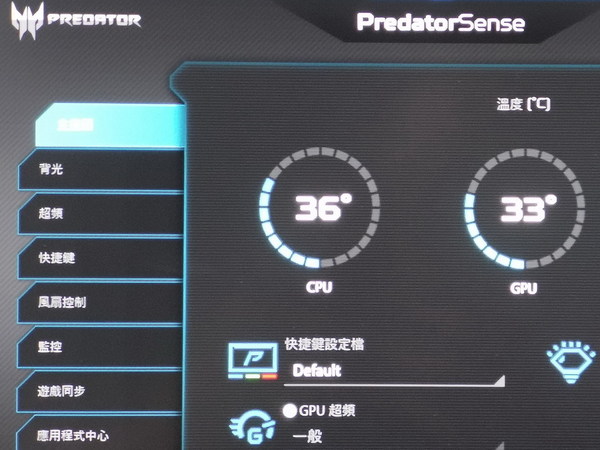自動超頻 Acer Predator Helios 700     創新下滑鍵盤助散熱