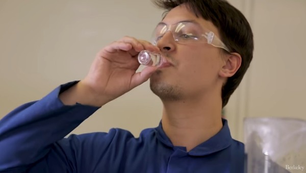 沙漠空氣「變」出飲用水?靠特製金屬箱收集空氣中水份