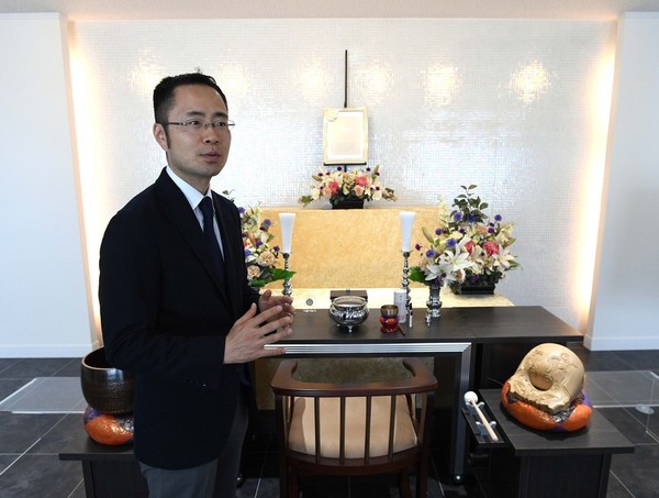 日本便利店改造成迷你殯儀館  應付孤獨老死小型喪禮需求