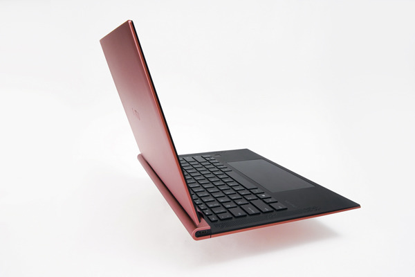 哥德美學 盡顯不平凡 AVITA ADMIROR