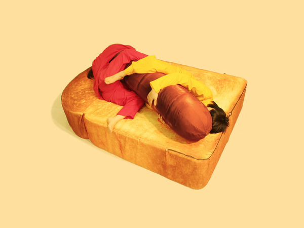 日本推創意「多士床」  床上可配搭「生菜被」‧「香腸抱枕」