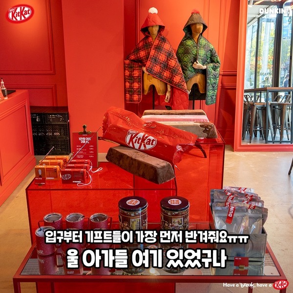 韓國 DUNKIN DONUT x KITKAT 開 Pop-up 店 推超真朱古力抱枕