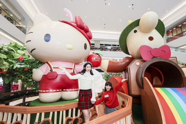 屯門市廣場 4 米高巨型 Hello Kitty 聖誕甜蜜相遇