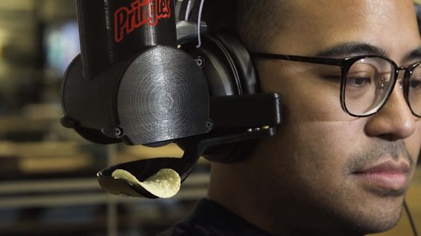 Pringles 品客研自動餵薯片耳機  讓玩家專心打機