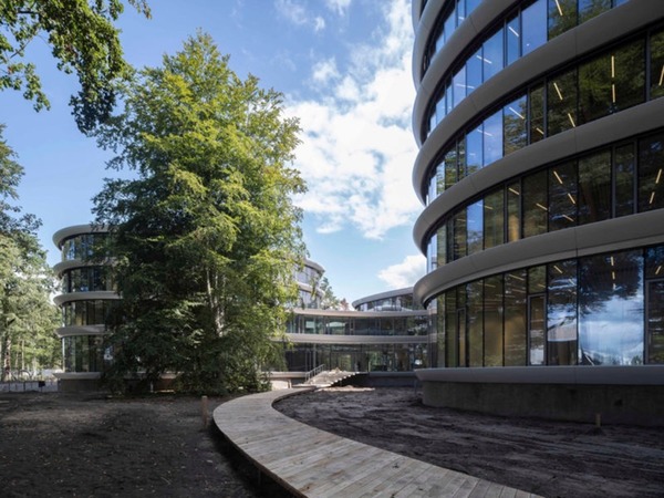 荷蘭 Triodos 銀行用 16 萬顆螺絲 建可拆式環保大型木屋