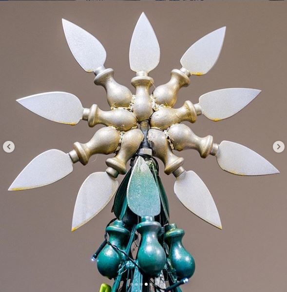 立陶宛機場現獨特聖誕樹  安檢違禁品變「裝飾」